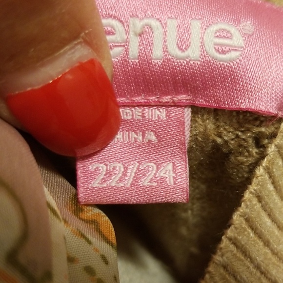 Avenue Ladies Sweater! Like New! - Picture 6 of 8